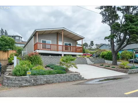 1612 NE Mast Ave, Lincoln City, OR 97367