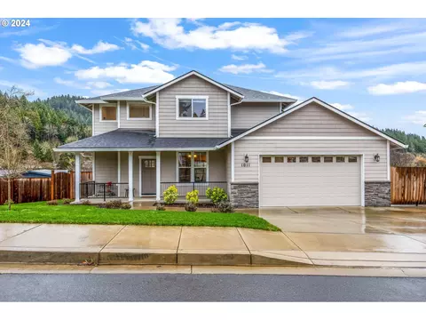 1011 S 57th Pl, Springfield, OR 97478
