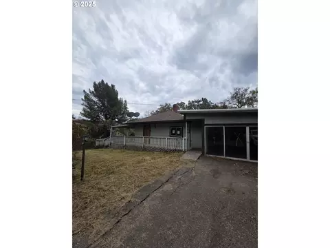 188 Robin St, Roseburg, OR 97470