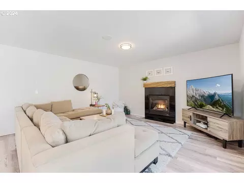 16532 NE 42nd St, Vancouver, WA 98682