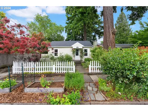 5923 SE Haig St, Portland, OR 97206
