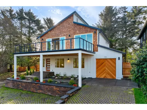 155 W 1st St, Cannon Beach, OR 97110
