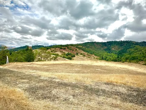 1115 SEagles View Dr, Roseburg, OR 97470