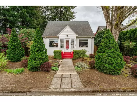 139 NW 6th Ave, Canby, OR 97013