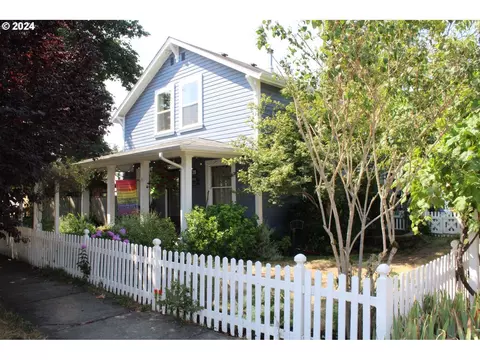 219 E Blakely Ave, Brownsville, OR 97327