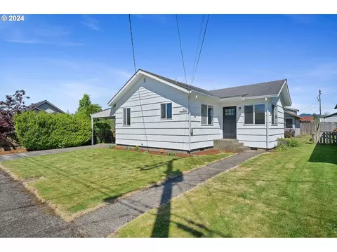 507 Cedar Ave, Tillamook, OR 97141