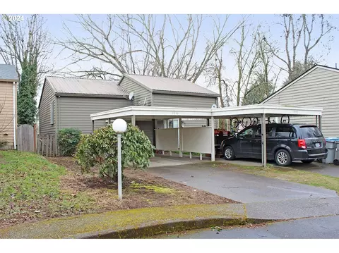 9990 SW Garrett Ave, Portland, OR 97223