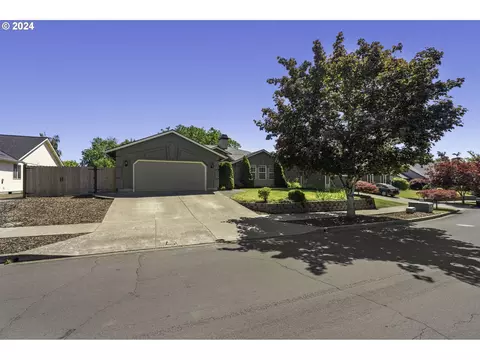 1914 NE Coburn Dr, Mcminnville, OR 97128