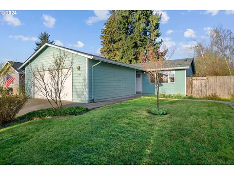 1195 SE Greening Dr, Dallas, OR 97338