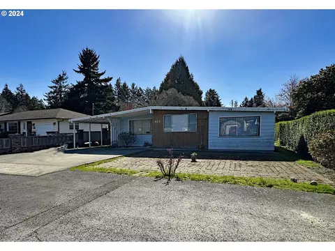 433 Fir St, Brookings, OR 97415