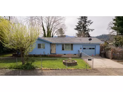 860 NE Short St, Myrtle Creek, OR 97457