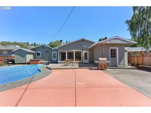 2419 Wright St, The Dalles, OR 97058