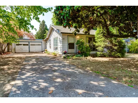 560 Rosewood Ave, Eugene, OR 97404