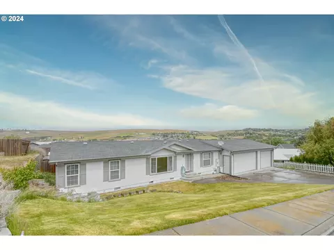 3027 SW Overlook St, Pendleton, OR 97801