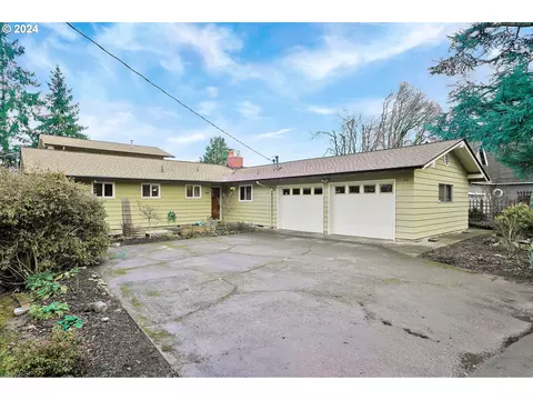 125 Cherry St, Silverton, OR 97381