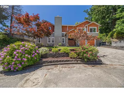 2238 Pine St, North Bend, OR 97459