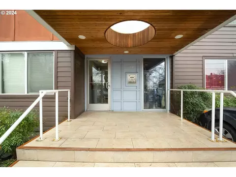 3866 SE Taylor St SE #206, Portland, OR 97214