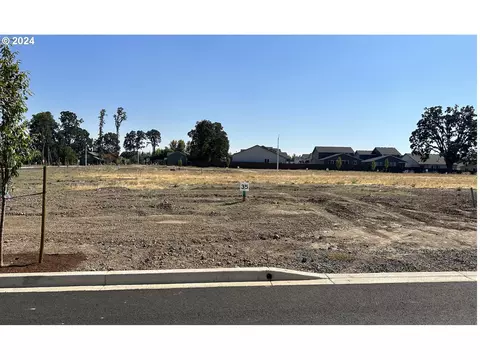 1520 NW Adelaide St #35, Mcminnville, OR 97128