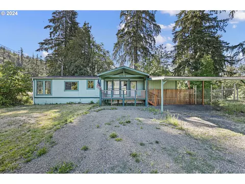 38472 Jasper Lowell Rd, Fall Creek, OR 97438
