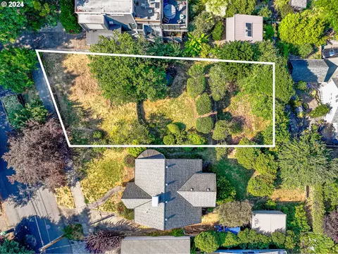 7202 S Corbett Ave #13, Portland, OR 97219