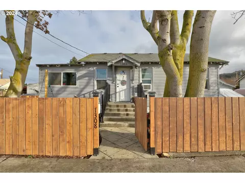 1308 Harris St, The Dalles, OR 97058