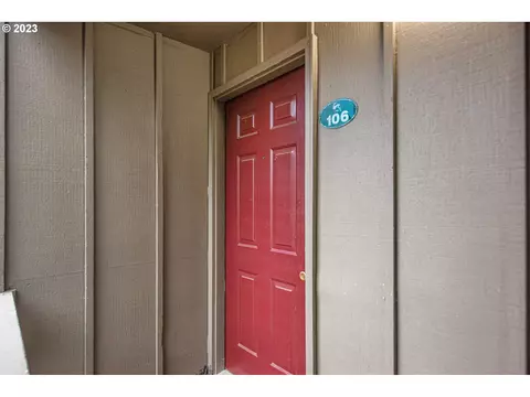 4 Touchstone #106, Lake Oswego, OR 97035