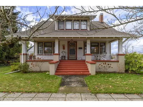 935 NE Cowls St, Mcminnville, OR 97128