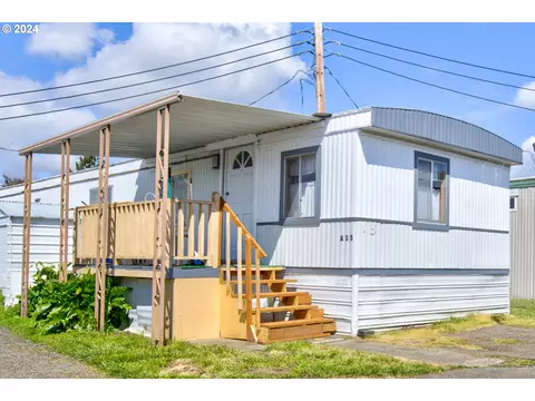 2071 NE Stephens St # A15, Roseburg, OR 97470