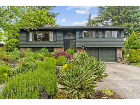 5520 SW Cherry Ave, Beaverton, OR 97005