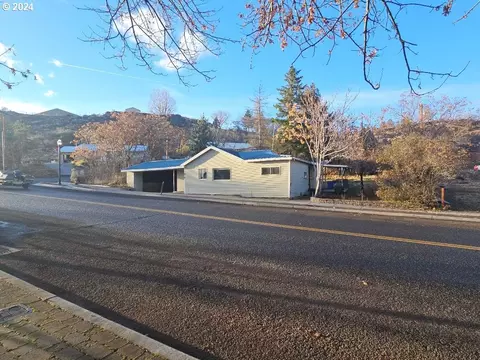 616 Deschutes Ave, Maupin, OR 97037