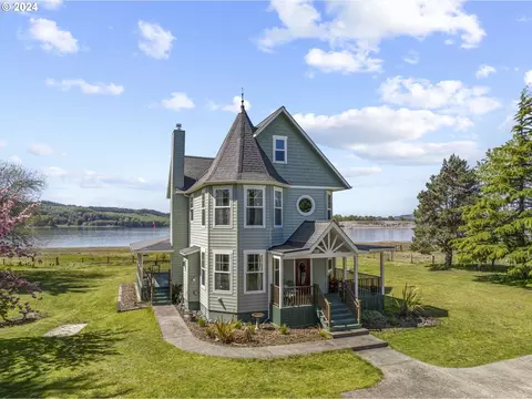 205 Ostervold Rd, Cathlamet, WA 98612