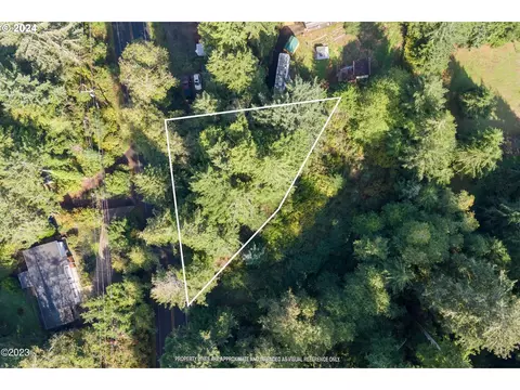 2000 NE West Devils Lake Rd, Lincoln City, OR 97367