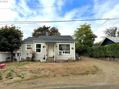 1728 NW Crouch St, Roseburg, OR 97471