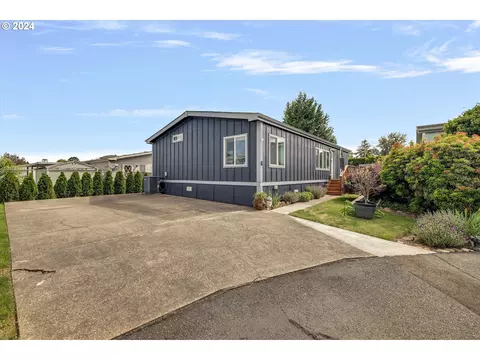 18345 NE Glisan St #8, Portland, OR 97230