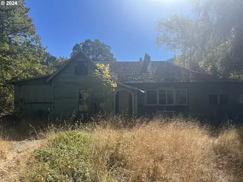 1105 Tunnel Rd, Glendale, OR 97442