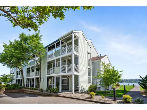 159 N Hayden Bay Dr, Portland, OR 97217