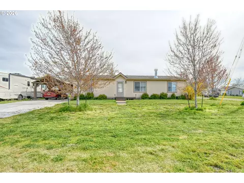 303 E College St, Athena, OR 97813