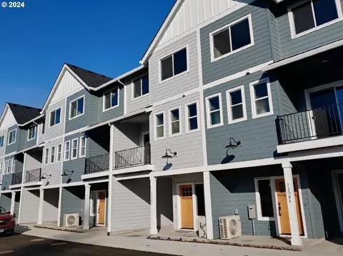 12086 SE Harold St #6, Portland, OR 97266