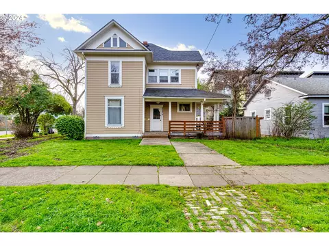 1588 Patterson St, Eugene, OR 97401