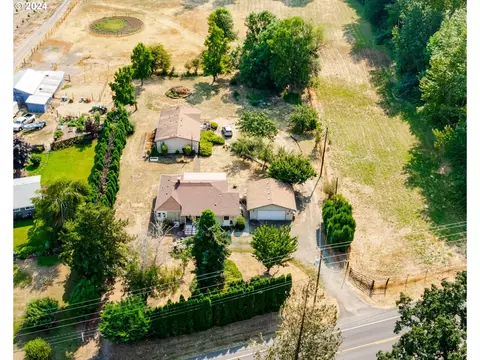 91155 River Rd, Junction City, OR 97448