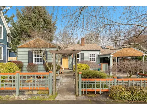 7823 SE Knight St, Portland, OR 97206