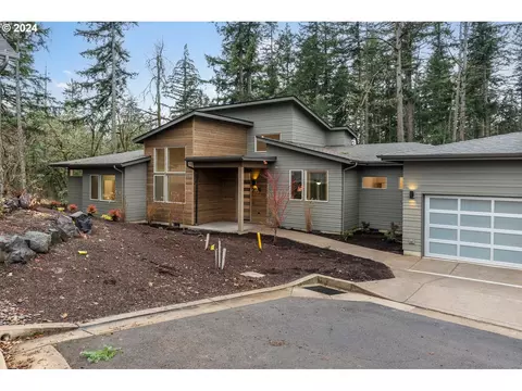 2030 Majestic Pl, Eugene, OR 97403