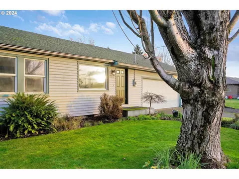 1360 NE Brenner St, Salem, OR 97301