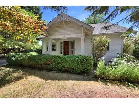 110 Elkay Dr, Eugene, OR 97404