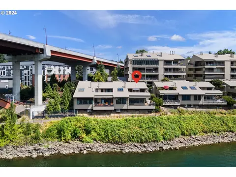 222 SE Spokane St #3, Portland, OR 97202