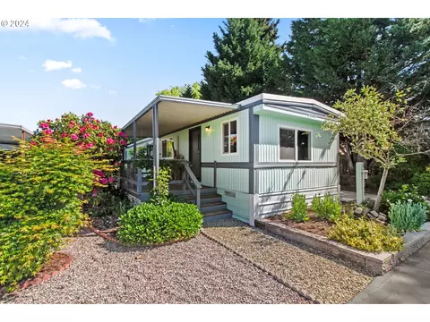 1400 Candlelight Dr #185, Eugene, OR 97402