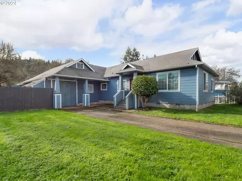 2157 NE Fleser Ave, Roseburg, OR 97470