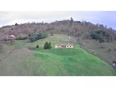 343 Wanda Dr, Roseburg, OR 97471