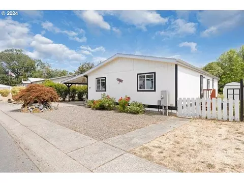 227 Trout Loop, Roseburg, OR 97471