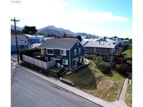 29840 Mary St, Gold Beach, OR 97444